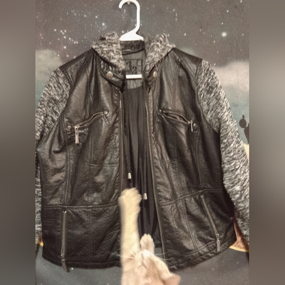 SIZE XL black pleather biker jacket with static gray fabric sleeves - Picture 3 of 11